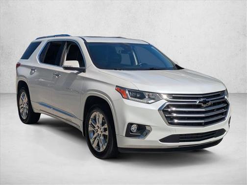 Iridescent Pearl Tricoat 2021 Chevrolet Traverse High Country