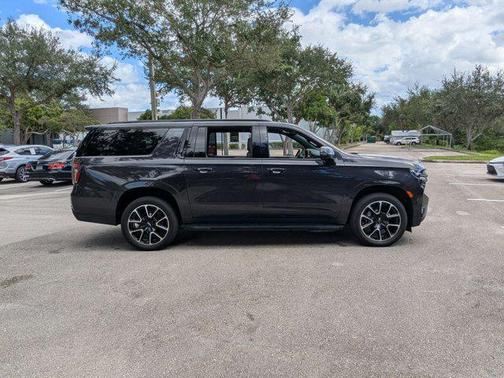 2022 Chevrolet Suburban RST