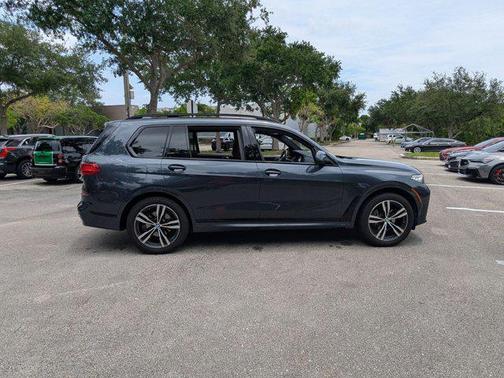 Arctic Grey Metallic 2022 BMW X7 xDrive40i