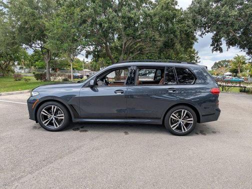 Arctic Grey Metallic 2022 BMW X7 xDrive40i