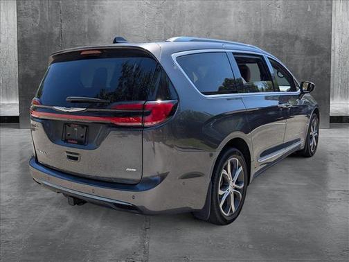 2023 Chrysler Pacifica L