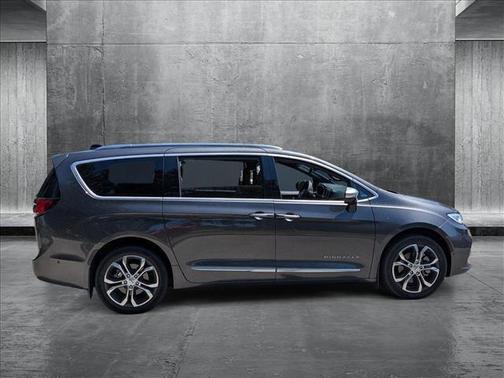 2023 Chrysler Pacifica L