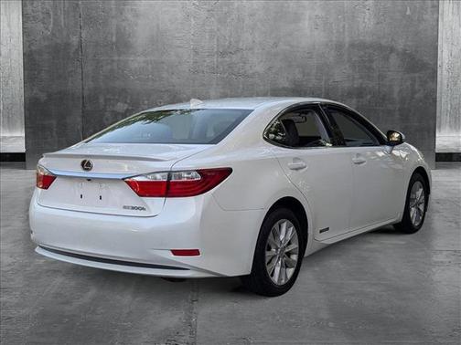 2015 Lexus ES 300h Base
