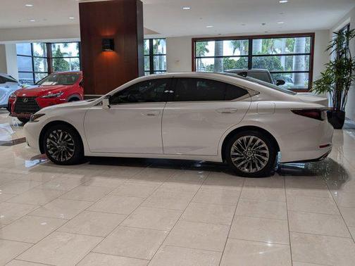2025 Lexus ES 350 Ultra Luxury