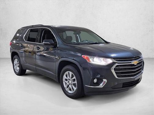 Graphite Metallic 2020 Chevrolet Traverse LT Cloth