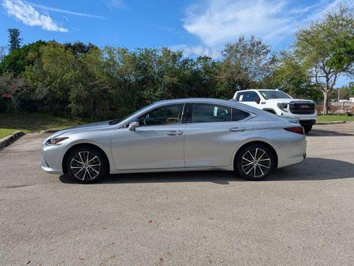 2025 Lexus ES 300h Base