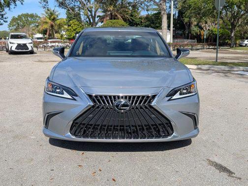 2025 Lexus ES 300h Base