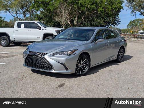 2025 Lexus ES 300h Base