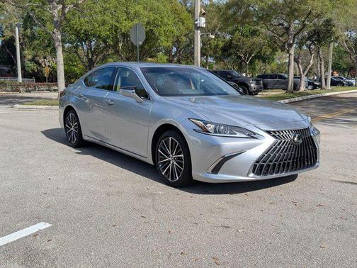 2025 Lexus ES 300h Base
