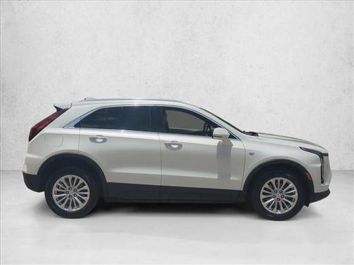 Crystal White Tricoat 2024 Cadillac XT4 Luxury