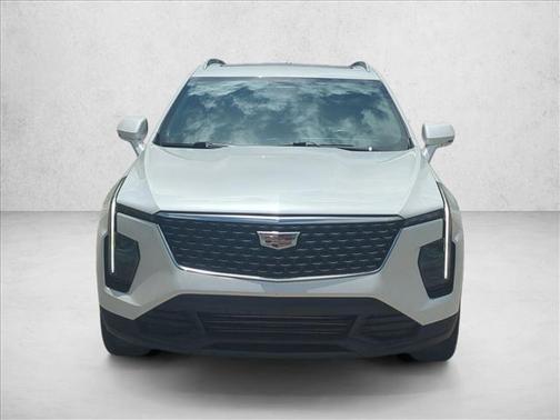 Crystal White Tricoat 2024 Cadillac XT4 Luxury
