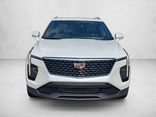 Crystal White Tricoat 2024 Cadillac XT4 Luxury