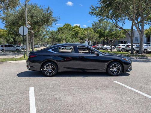 2025 Lexus ES 300h Base