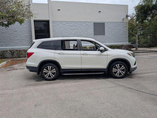 White Diamond Pearl 2017 Honda Pilot EX-L