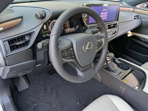 2025 Lexus ES 300h Base