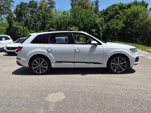 Glacier White Metallic 2022 Audi Q7 55 Prestige