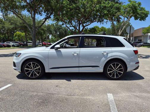 Glacier White Metallic 2022 Audi Q7 55 Prestige