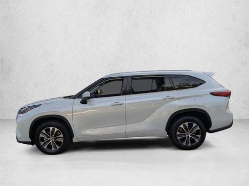 Wind Chill Pearl 2022 Toyota Highlander Hybrid XLE