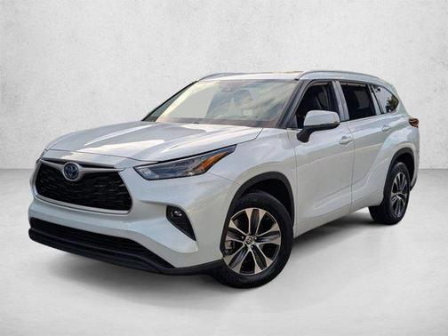 Wind Chill Pearl 2022 Toyota Highlander Hybrid XLE