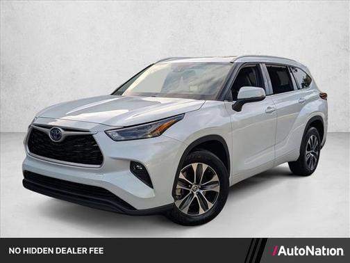 Wind Chill Pearl 2022 Toyota Highlander Hybrid XLE