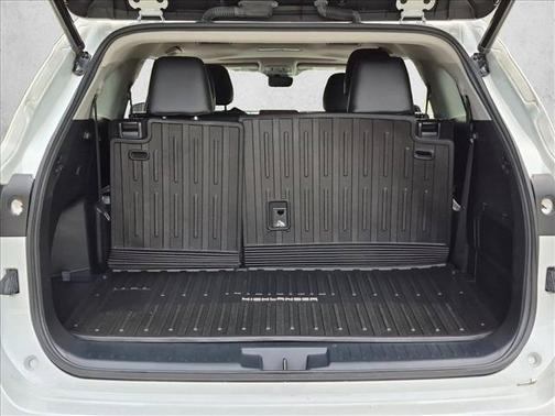 Wind Chill Pearl 2022 Toyota Highlander Hybrid XLE