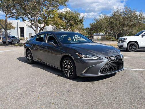 2025 Lexus ES 300h Base