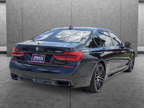 Photo 5 of 23 of 2019 BMW 750 i