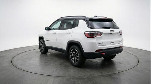 Bright White Clearcoat 2025 Jeep Compass Trailhawk