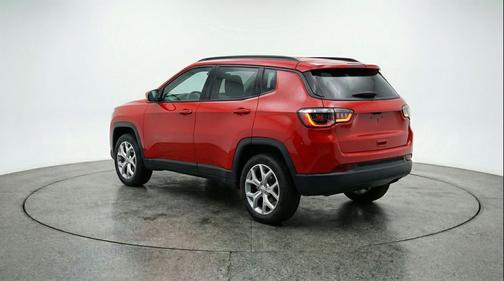 Red Hot Pearlcoat 2025 Jeep Compass Latitude