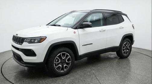 Bright White Clearcoat 2025 Jeep Compass Trailhawk