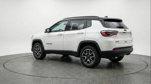 Bright White Clearcoat 2025 Jeep Compass Trailhawk