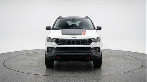 Bright White Clearcoat 2025 Jeep Compass Trailhawk