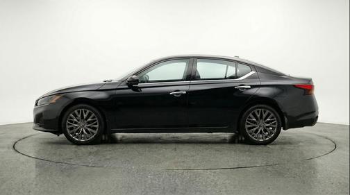 Super Black 2025 Nissan Altima SV FWD
