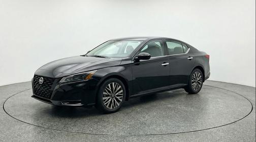 Super Black 2025 Nissan Altima SV FWD