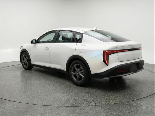 Snow White Pearl 2025 Kia K4 LXS
