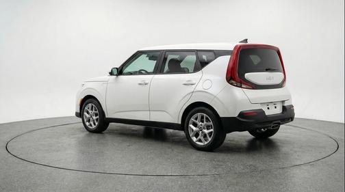 Snow White Pearl 2025 Kia Soul LX