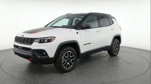Bright White Clearcoat 2025 Jeep Compass Trailhawk