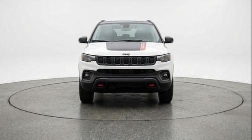 Bright White Clearcoat 2025 Jeep Compass Trailhawk