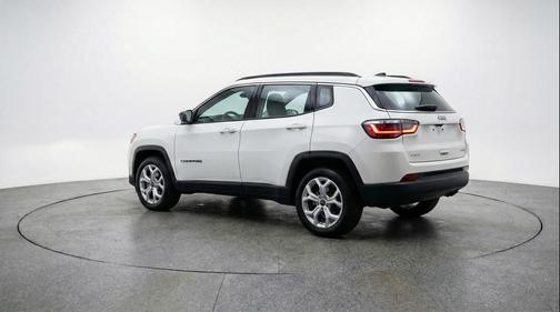 Bright White Clearcoat 2025 Jeep Compass Latitude