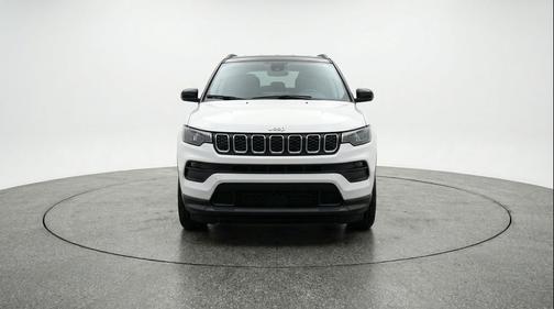 Bright White Clearcoat 2025 Jeep Compass Latitude