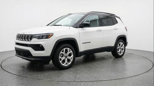 Bright White Clearcoat 2025 Jeep Compass Latitude