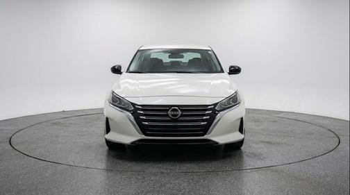 Glacier White 2025 Nissan Altima SV FWD