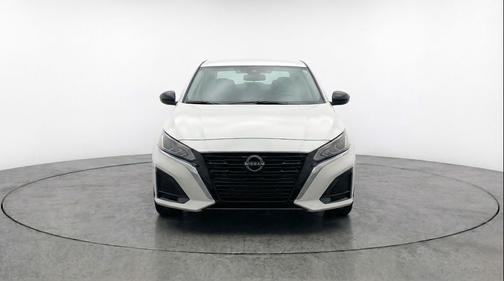 Glacier White 2025 Nissan Altima SV FWD