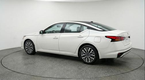 Glacier White 2025 Nissan Altima SV FWD