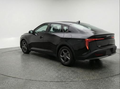 Aurora Black Pearl 2025 Kia K4 LXS