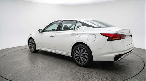 Glacier White 2025 Nissan Altima SV FWD