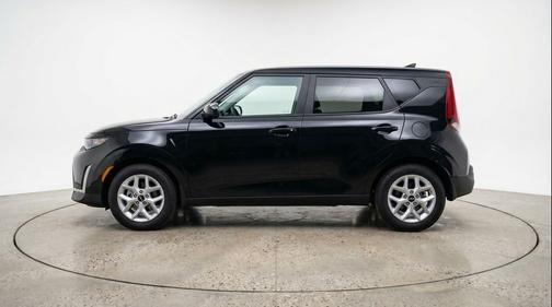 Fusion Black 2025 Kia Soul LX