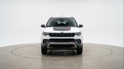 Bright White Clearcoat 2025 Jeep Compass Trailhawk