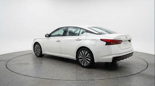Glacier White 2025 Nissan Altima SV FWD
