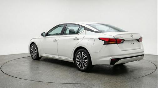 Glacier White 2025 Nissan Altima SV FWD